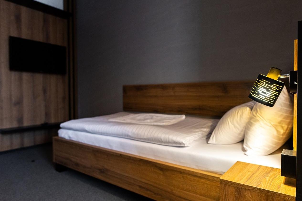 Hotel Carrera Rimavska Sobota Luaran gambar