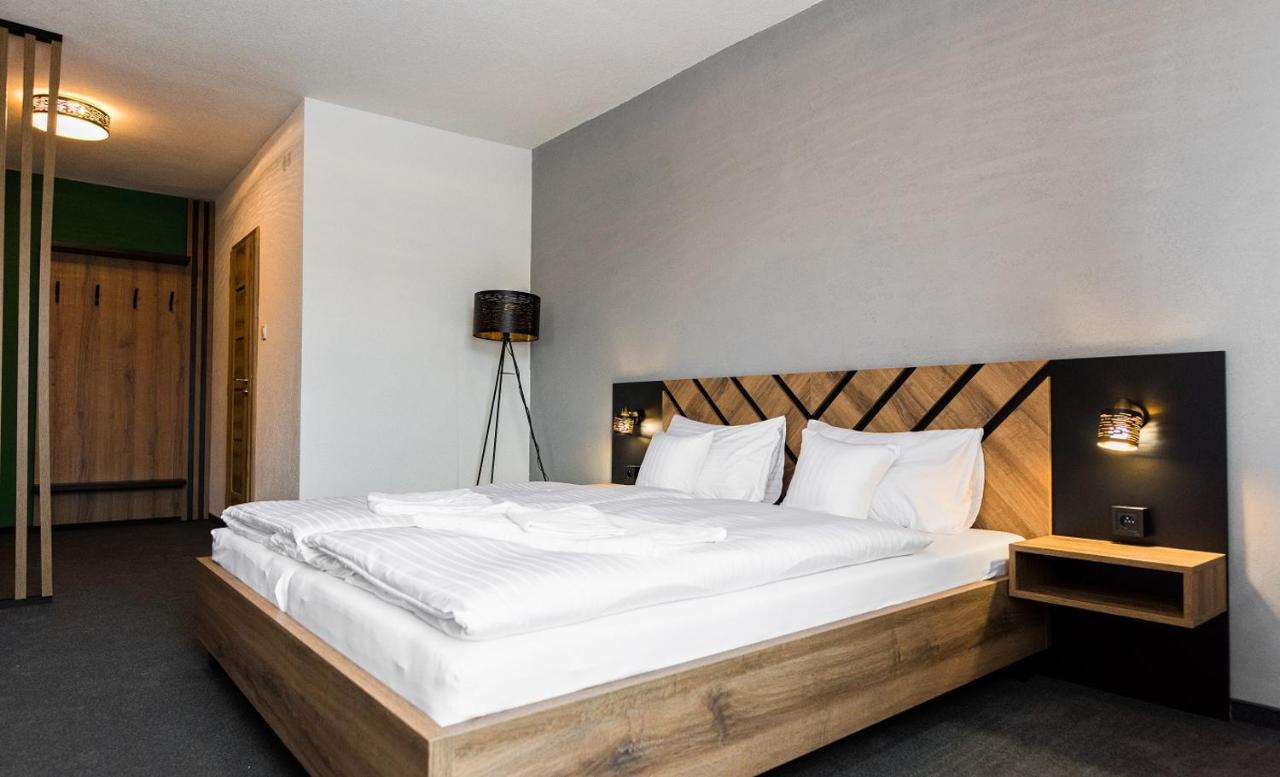 Hotel Carrera Rimavska Sobota Luaran gambar