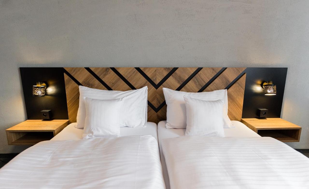 Hotel Carrera Rimavska Sobota Luaran gambar