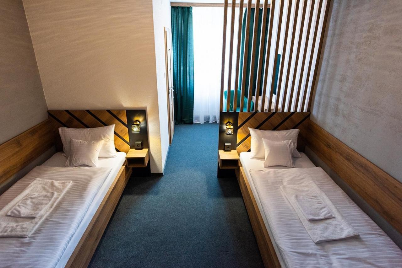 Hotel Carrera Rimavska Sobota Luaran gambar