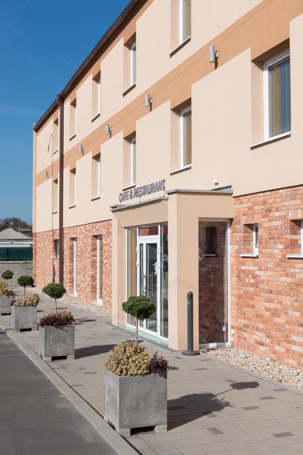 Hotel Carrera Rimavska Sobota Luaran gambar